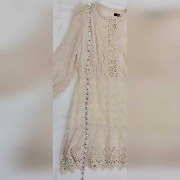 Lulu's Lust Or Love Cream Embroidered Lace Long Sleeve Dress size medium - Picture 8 of 13